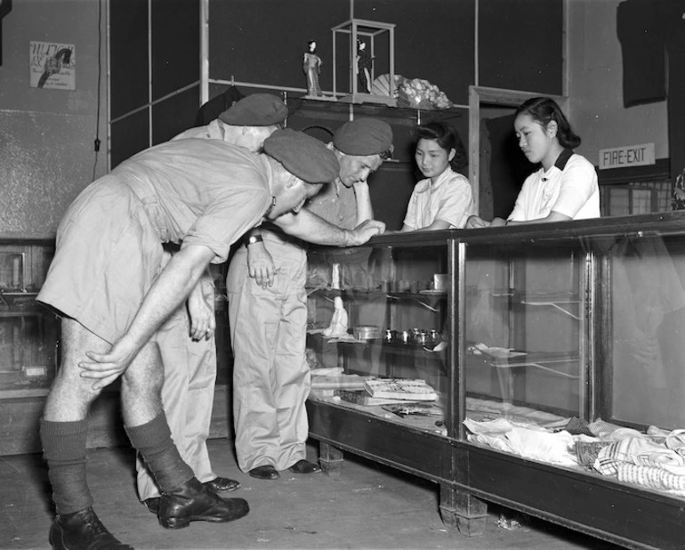 Image: New Zealand J Force soldiers at the YMCA souvenir stall, Yamaguchi, Japan