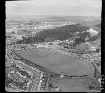 Image: Whangarei, Northland, looking south over Kensington Racecourse (now Kensington Park) with Park Avenue road, with a quarry (now Quarry Gardens) surrounded in bush beyond
