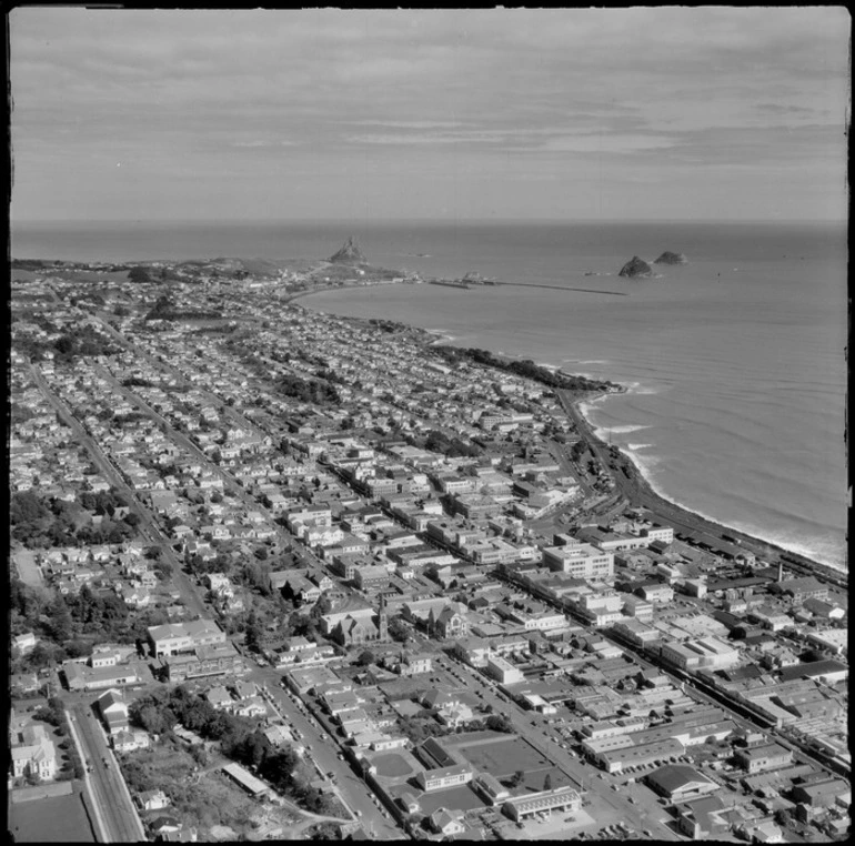 Image: View over New Plymouth waterfront area from Leach Street to Kawaroa Beach Park, with Port Taranaki and the Sugar Loaf Islands beyond, Taranaki Region