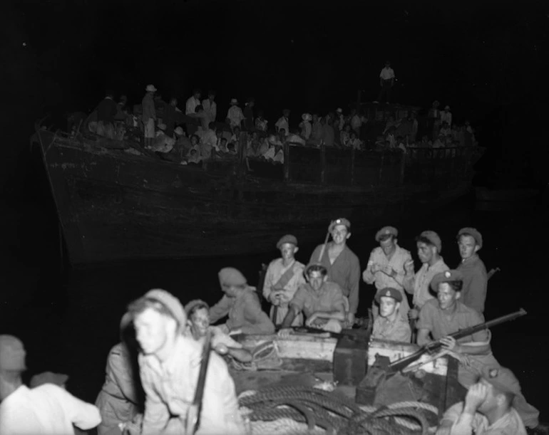 Image: New Zealand soldiers apprehend Korean boat people