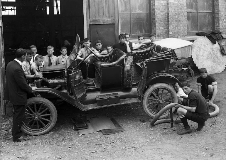 Image: Engineering class, Wanganui Technical College