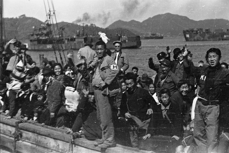 Image: Korean repatriates on board a lighter, Senzaki Harbour, Japan