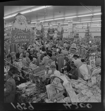 Image: Crowds Christmas shopping in Woolworths Cuba Street store, Wellington City