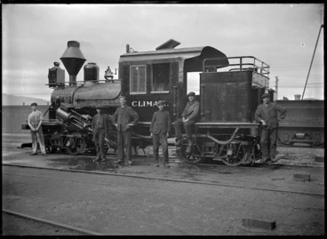 Image: Climax locomotive and railway workers, at Petone
