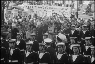 Image: Sailors from the HMNZS Taranaki, and anti Vietnam war protesters, at the opening of Parliament in Wellington