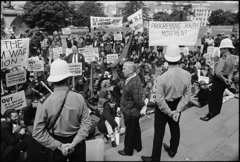 Image: Protesters demanding the withdrawal of troops from Vietnam, parliament steps, Wellington