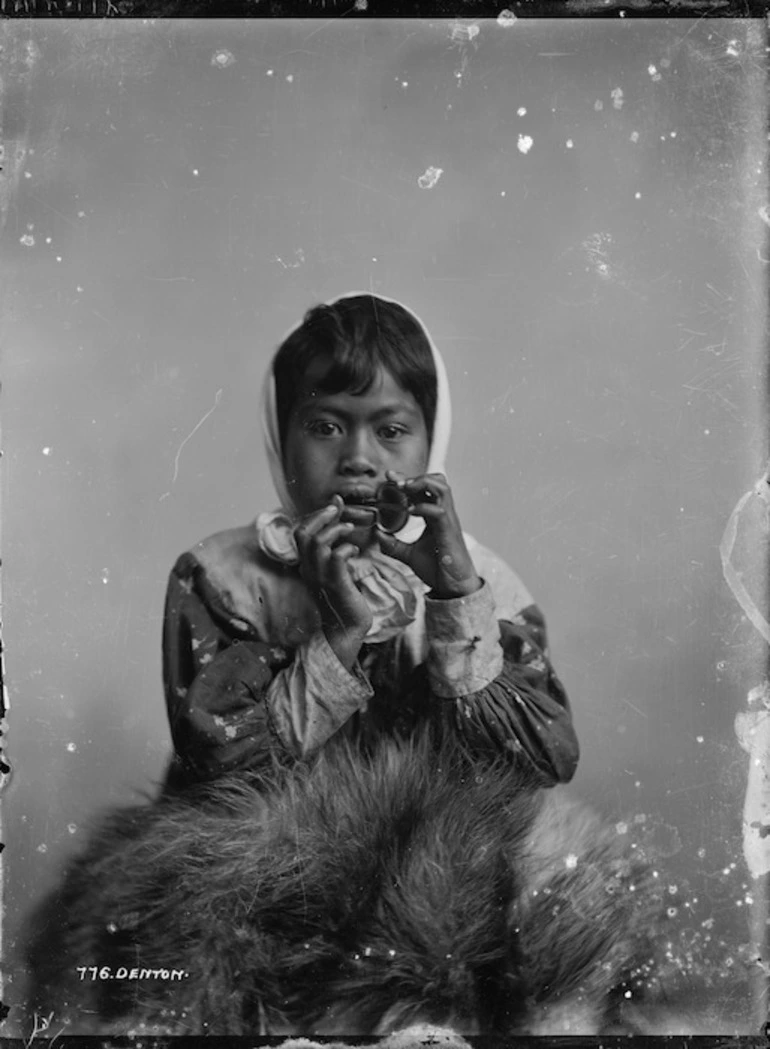 Image: Maori girl playing a Jews Harp