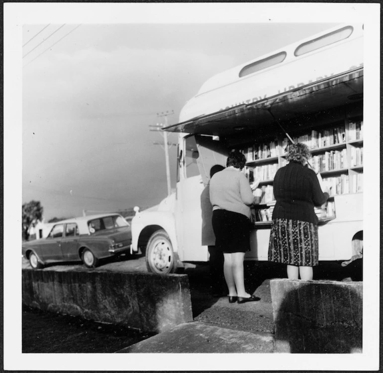 Image: Three women choosing books at Rahotu