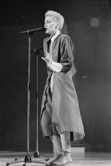 Image: New Zealand popular singer Margaret Urlich performing