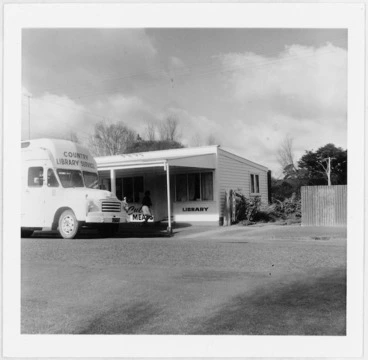 Image: New Zealand Country Library Service bookvan at Waitotara