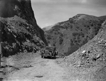 Image: Car on the Ngauranga Gorge road