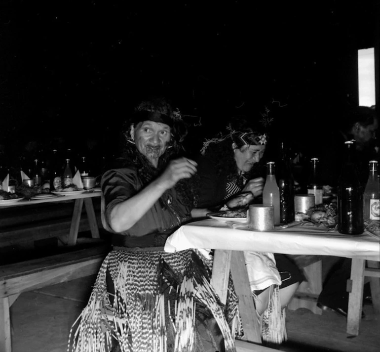 Image: Unidentified Maori women at the hakari (feast) to celebrate the return of the Maori Battalion from World War 2