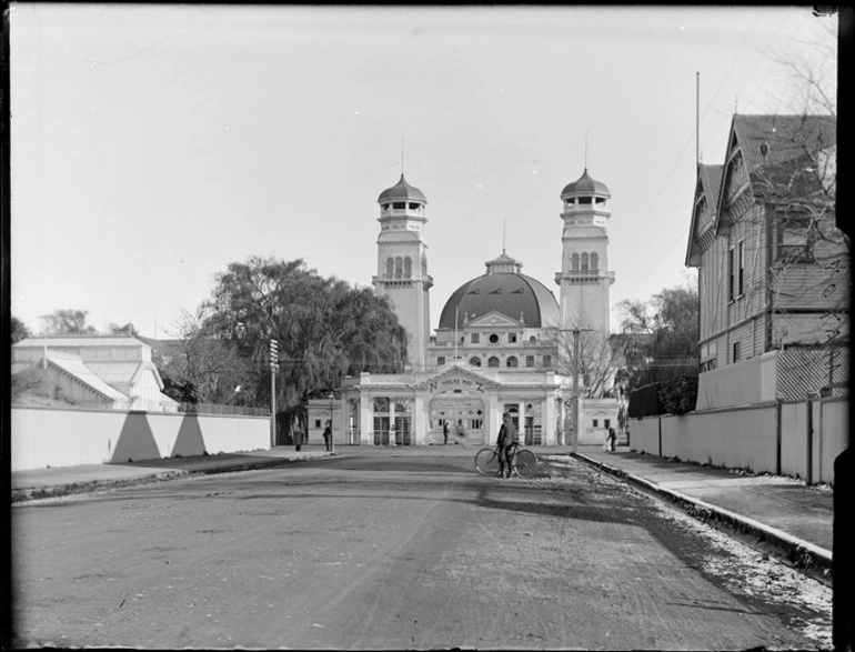 Image: New Zealand International Exhibition Building, Hagley Park, Christchurch