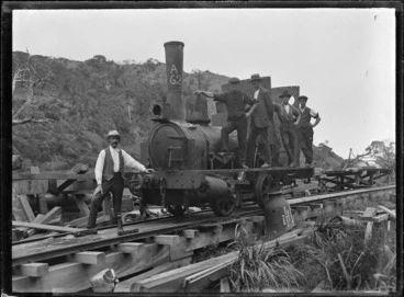 Image: Erecting a locomotive, Piha. Steam locomotive "A" class no. 62 (0-4-0T type)