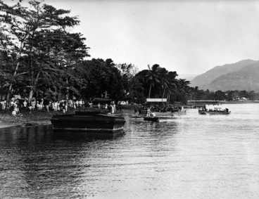 Image: New Zealand troops landing in Samoa during World War I