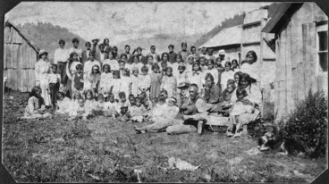 Image: Maori school children, with Annie Henry and others, at Ruatahuna