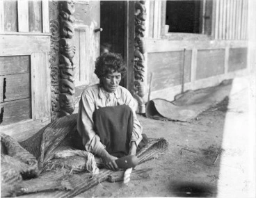 Image: Woman beating flax, Mataatua