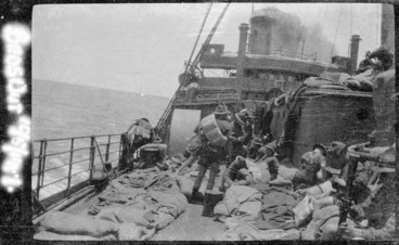 Image: Soldiers laying out beds, on board the World War 1 troopship Ruapehu