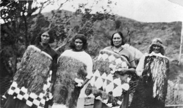 Image: Group including Rua Kenana's wife and daughter, at Maungapohatu