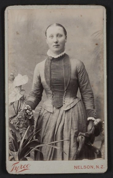 Image: Tyree Photographic Studio (Nelson) fl 1878-1894 :Portrait of unidentified woman