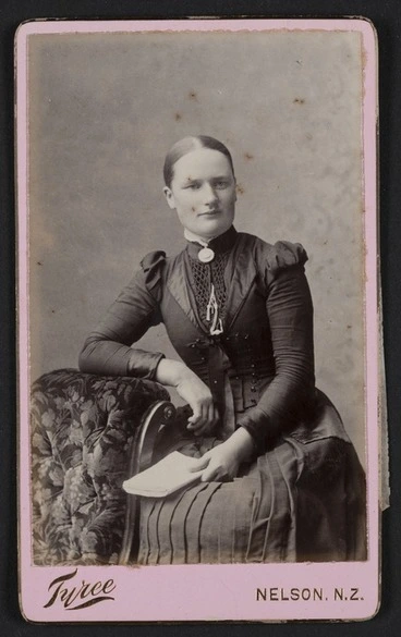 Image: Tyree Photographic Studio (Nelson) fl 1878-1894 :Portrait of unidentified woman