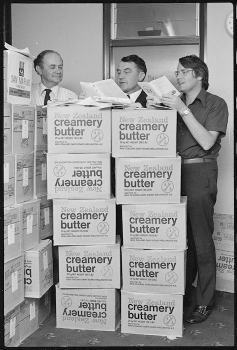 Image: Defeated Labour Ministers of Parliament with boxes of Parliamentary papers