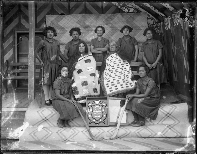 Image: Pakipaki Young Maori Party hockey team, Mihiroa marae, Pakipaki