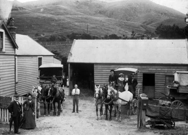 Image: Horse drawn bus, leaving the foot of the Makara Hill, Wellington, for the city