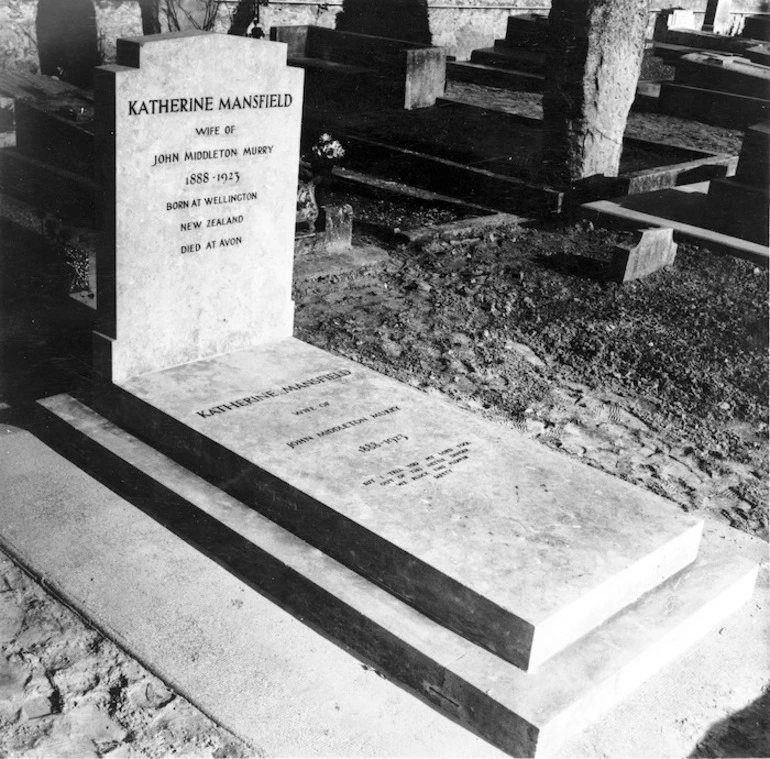 Image: Katherine Mansfield's gravestone, Fontainebleau, France