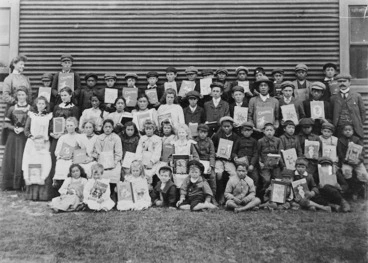 Image: Class photo with children holding books, Te One School, Chatham Islands