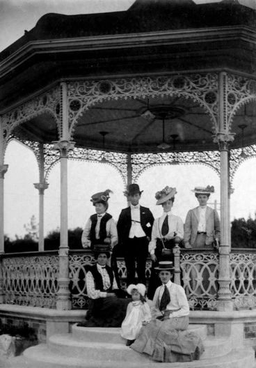 Image: Group at a band rotunda, Rotorua