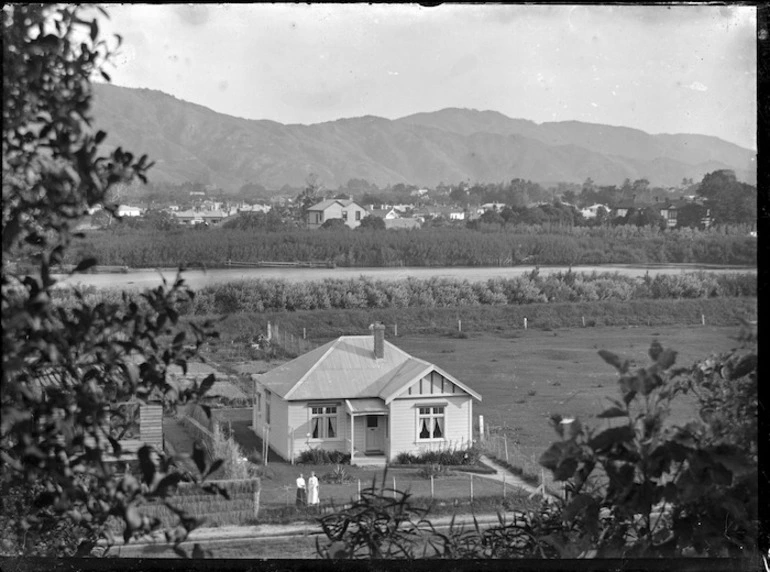 Image: Tom Mather's house in Stilling Street, Lower Hutt, circa 1912.