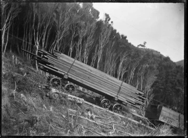 Image: Load of sawn timber on a railway truck ascending the Piha Incline.
