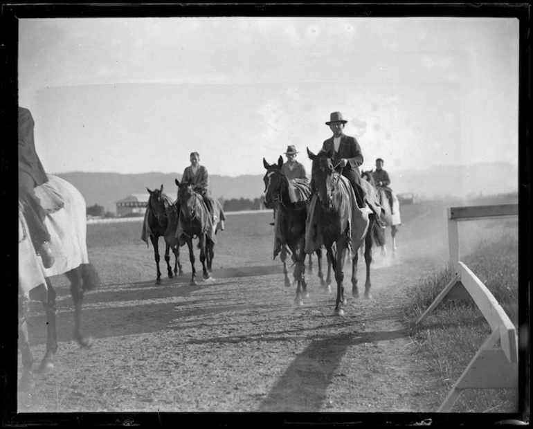 Image: Racehorse Phar Lap, and other horses, at Hugh Telford's stables, Trentham, Upper Hutt