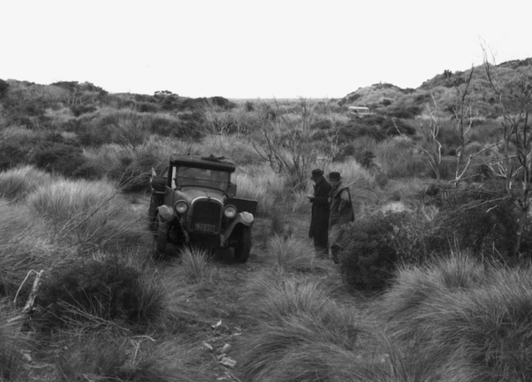 Image: Truck on the road to Farewell Spit