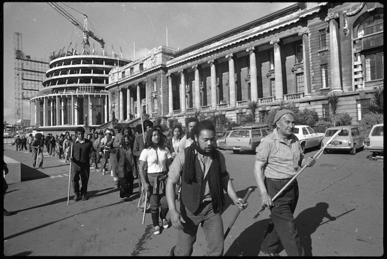 Image: Maori land marchers leaving Parliament grounds bound for the East Cape