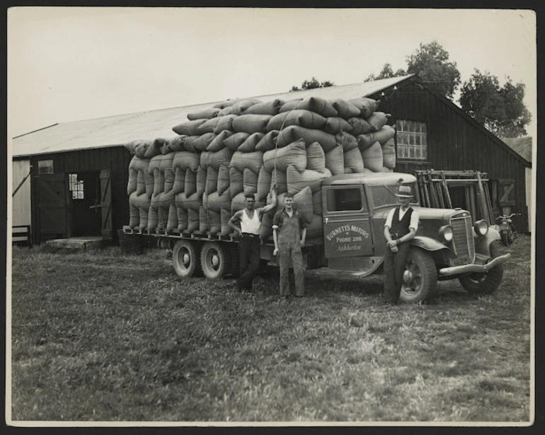 Image: International truck of Burnett's Motors, Ashburton