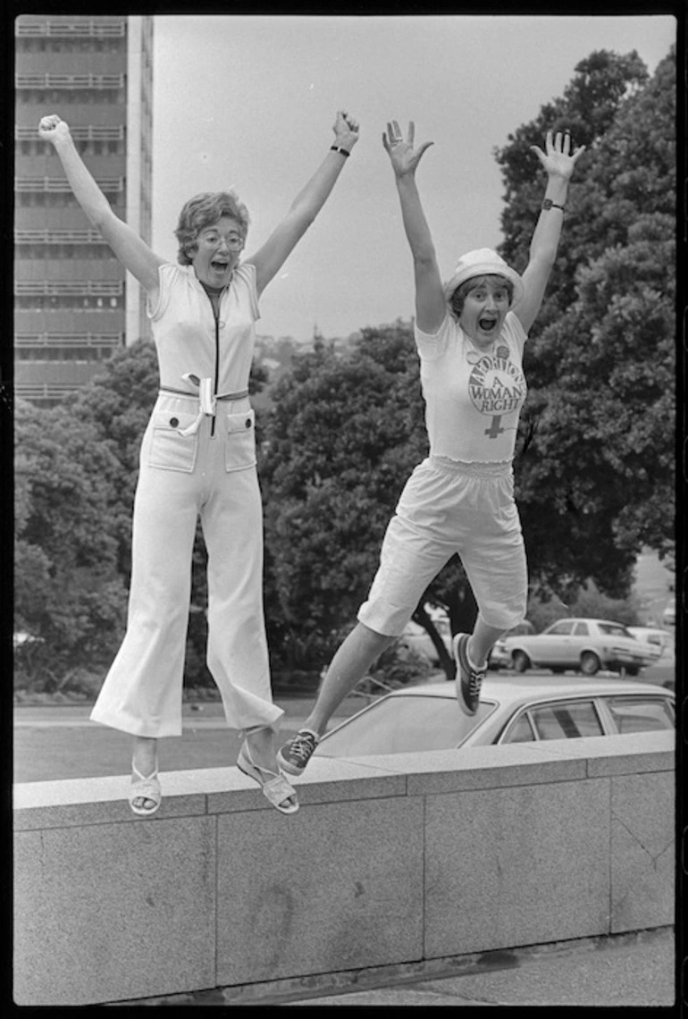 Image: Ann Hercus and Marilyn Waring preparing to play cricket