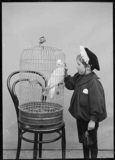 Image: Edgar Williams with a cockatoo