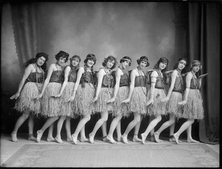 Image: Young female performers in grass skirts