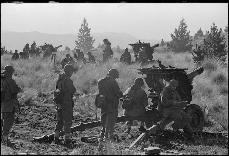 Image: Vietnam force training with field guns, Waiouru