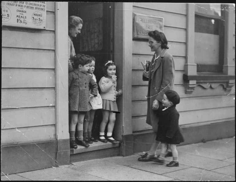 Image: Women and children at the Wellington Free Kindergarten