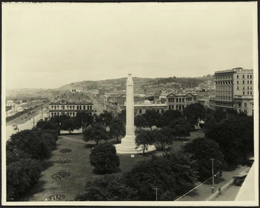 Image: Creator unknown : Photograph of Queens Gardens, Dunedin, and the Cenotaph