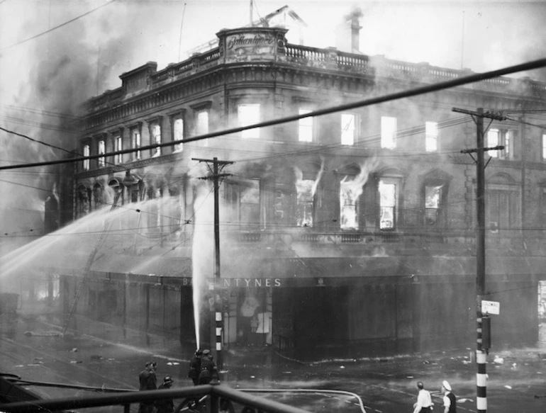 Image: Ballantyne's Department Store on fire, Christchurch