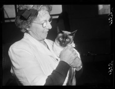 Image: Unidentified woman with cat at Wellington Cat Club Show