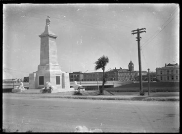 Image: Gisborne War Memorial, and the Gisborne Post Office in the background with its clock tower.