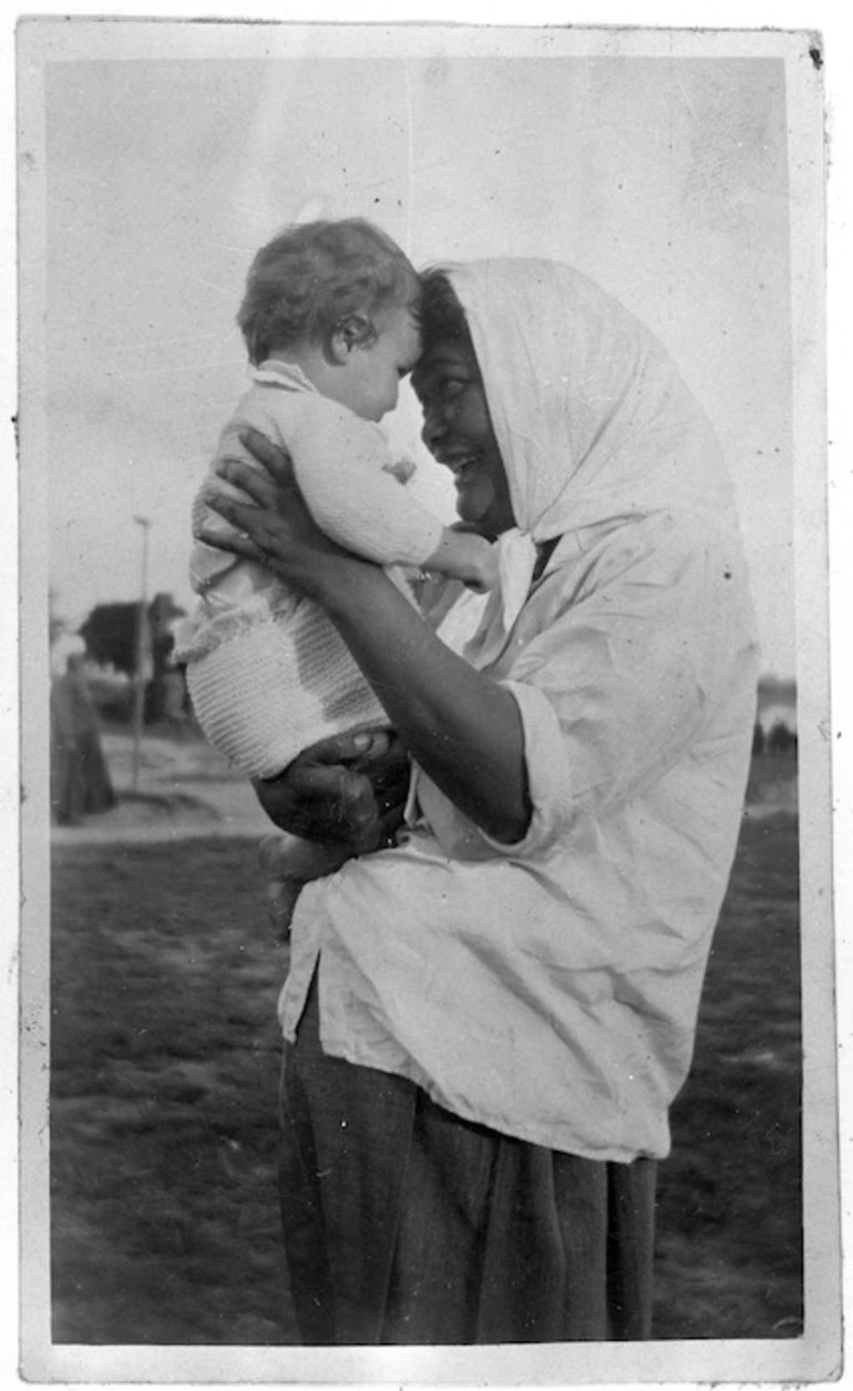 Image: Te Kirihaehae Te Puea Herangi and baby