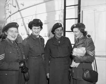 Image: WAAC officers and sergeants, prior to departure for Korea