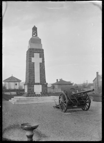 Image: Soldiers' monument at Mosgiel.