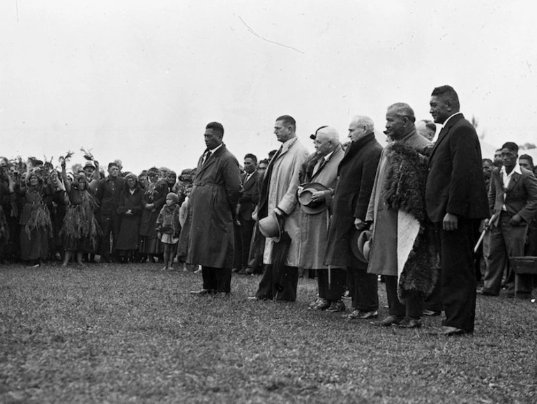 Image: Tonga Mahuta, Joseph Gordon Coates, Henry Edmund Holland, Frank Langstone, Sir Apirana Ngata and Tumate Mahuta at the graveside of the Maori King Te Rata